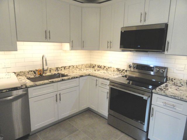 9907 W 58th Street 1, Countryside, IL 60525