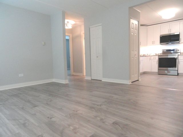 9907 W 58th Street 1, Countryside, IL 60525