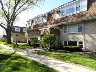 9907 W 58th Street 1, Countryside, IL 60525