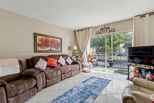 1000 Hillcrest Ct 214, Hollywood, FL 33021