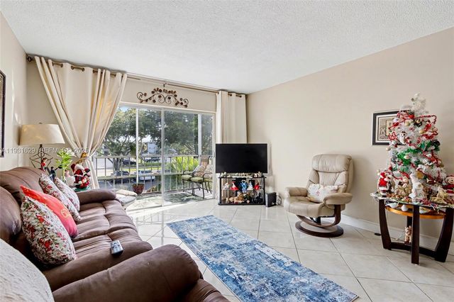 1000 Hillcrest Ct 214, Hollywood, FL 33021