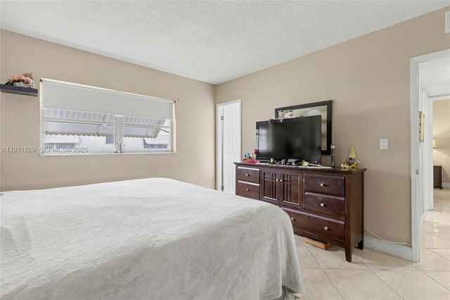 1000 Hillcrest Ct 214, Hollywood, FL 33021