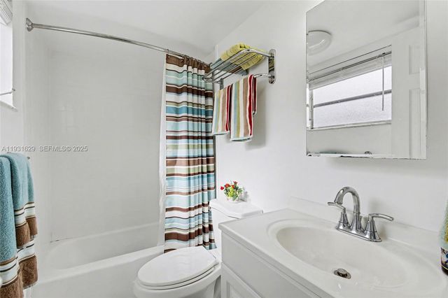 1000 Hillcrest Ct 214, Hollywood, FL 33021