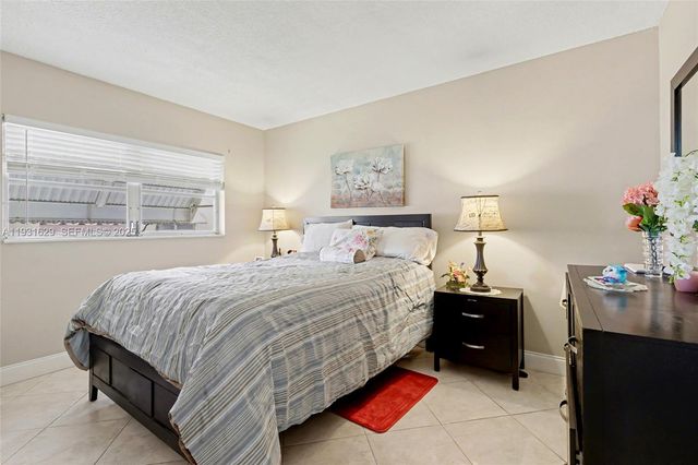 1000 Hillcrest Ct 214, Hollywood, FL 33021