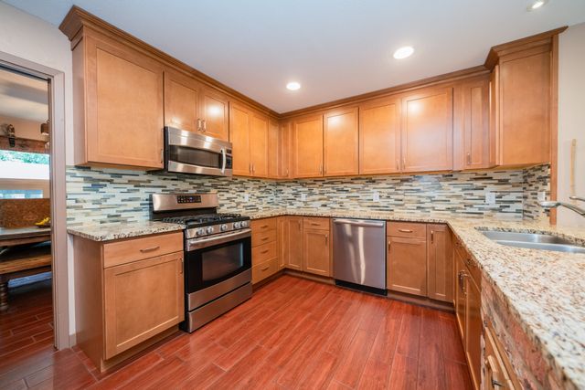 1413 S Main Street S, Lindale, TX 75771
