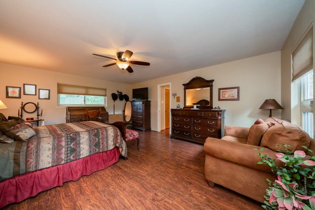1413 S Main Street S, Lindale, TX 75771