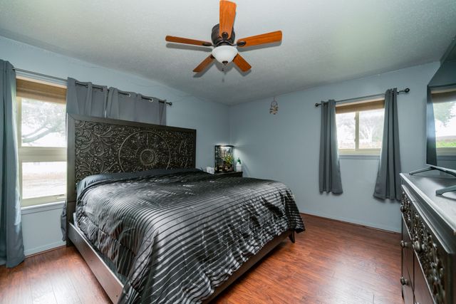 1413 S Main Street S, Lindale, TX 75771