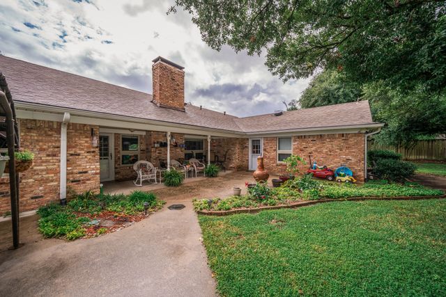 1413 S Main Street S, Lindale, TX 75771
