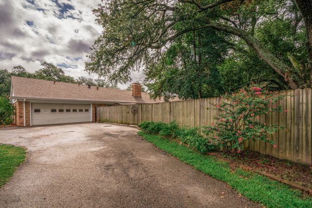 1413 S Main Street S, Lindale, TX 75771