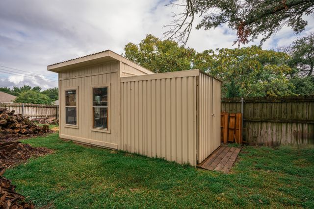 1413 S Main Street S, Lindale, TX 75771