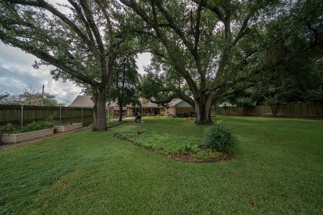 1413 S Main Street S, Lindale, TX 75771