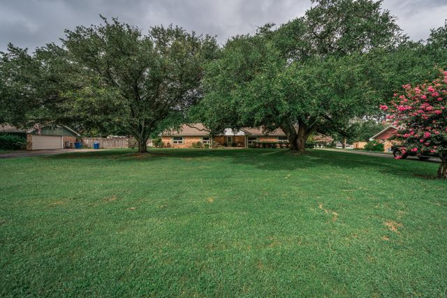 1413 S Main Street S, Lindale, TX 75771