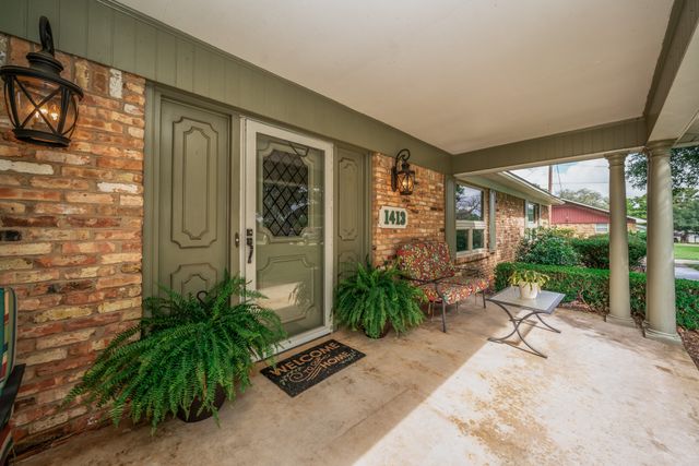 1413 S Main Street S, Lindale, TX 75771