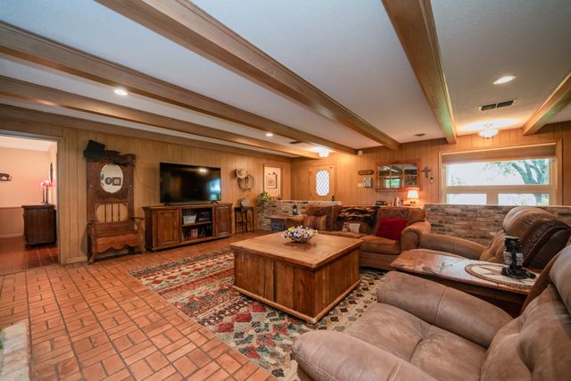 1413 S Main Street S, Lindale, TX 75771