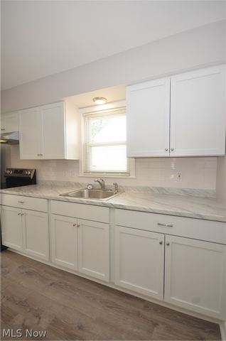 390 Morrison Avenue, Cuyahoga Falls, OH 44221