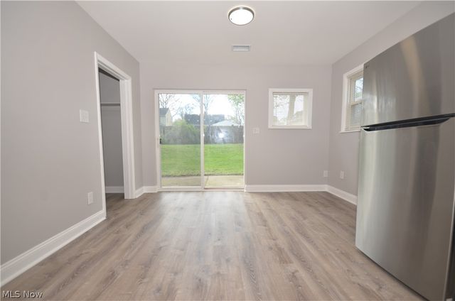 390 Morrison Avenue, Cuyahoga Falls, OH 44221