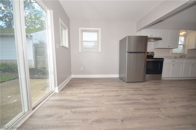 390 Morrison Avenue, Cuyahoga Falls, OH 44221