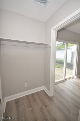 390 Morrison Avenue, Cuyahoga Falls, OH 44221