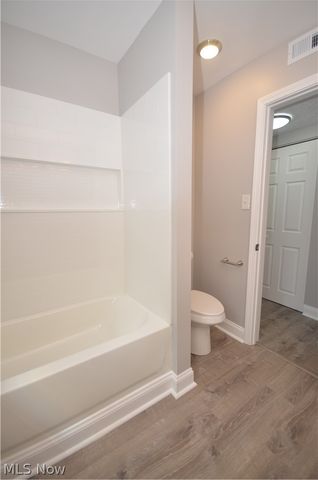 390 Morrison Avenue, Cuyahoga Falls, OH 44221