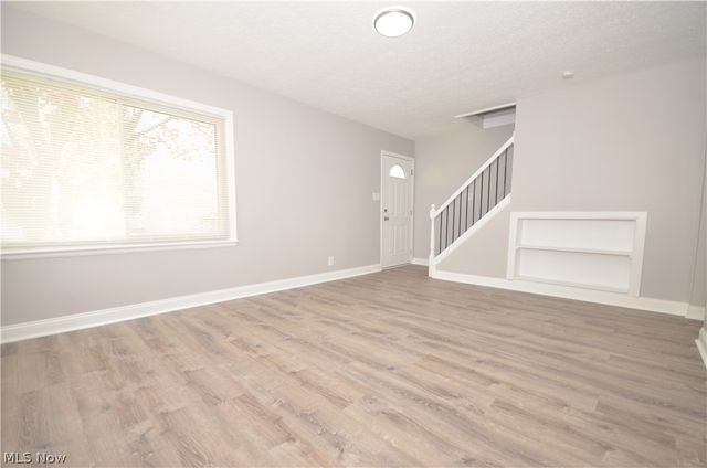 390 Morrison Avenue, Cuyahoga Falls, OH 44221