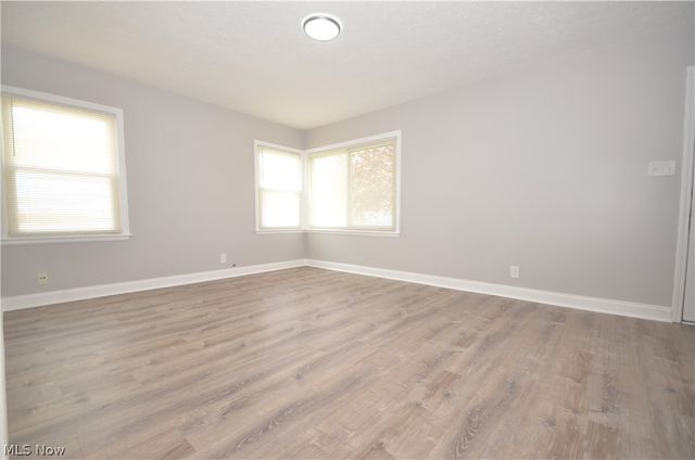 390 Morrison Avenue, Cuyahoga Falls, OH 44221