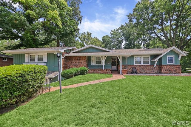 133 Country Club, Belleville, IL 62223