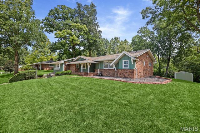 133 Country Club, Belleville, IL 62223