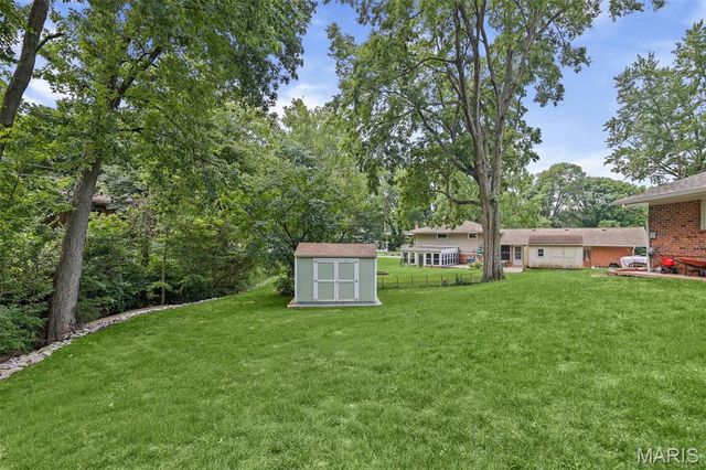 133 Country Club, Belleville, IL 62223