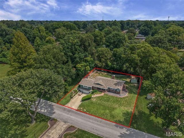 133 Country Club, Belleville, IL 62223