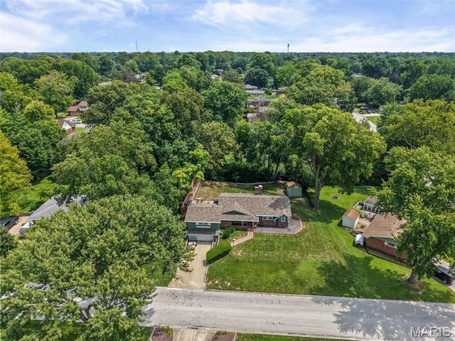 133 Country Club, Belleville, IL 62223