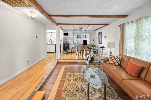 133 Country Club, Belleville, IL 62223