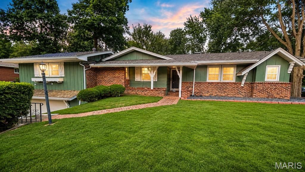 133 Country Club, Belleville, IL 62223
