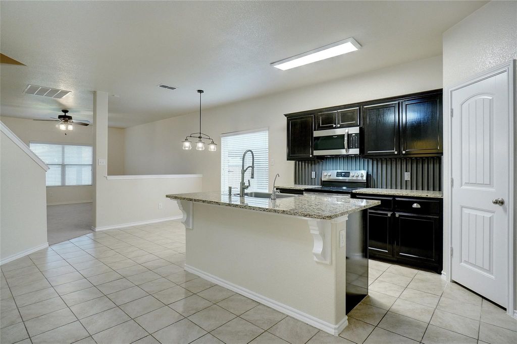 644 River Rock Drive, Azle, TX 76020 — photo 4