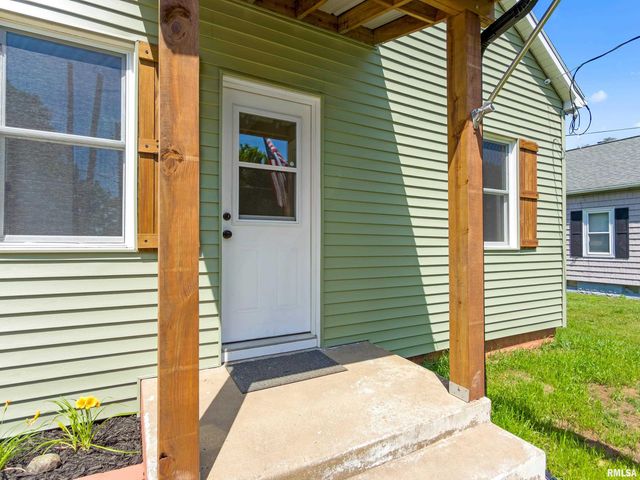 301 RESERVOIR Road, Pekin, IL 61554