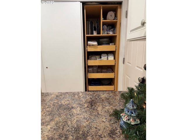 1960 LINCOLN St, North Bend, OR 97459