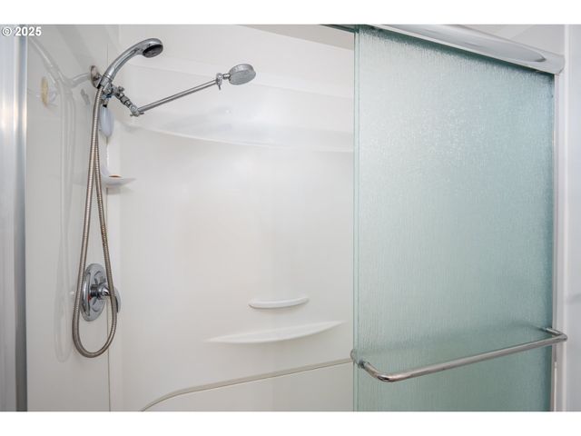 1960 LINCOLN St, North Bend, OR 97459