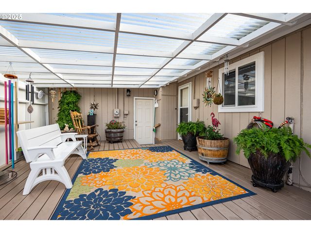 1960 LINCOLN St, North Bend, OR 97459