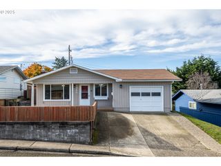 1960 LINCOLN St, North Bend, OR 97459