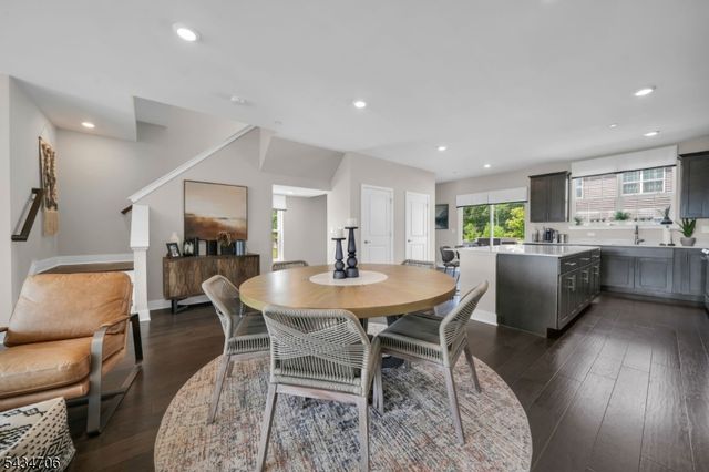 2 Doherty Way, Morris Plains Boro, NJ 07950