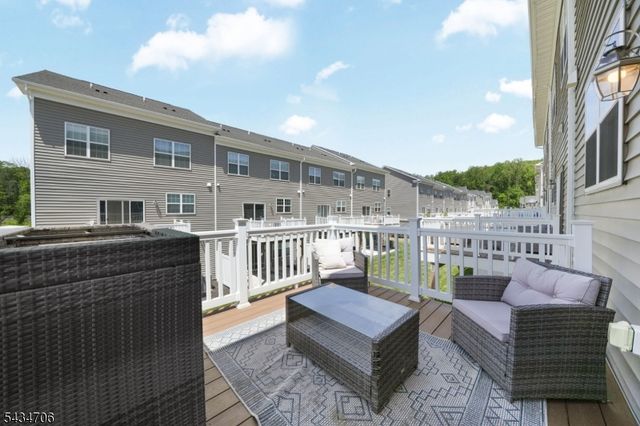 2 Doherty Way, Morris Plains Boro, NJ 07950