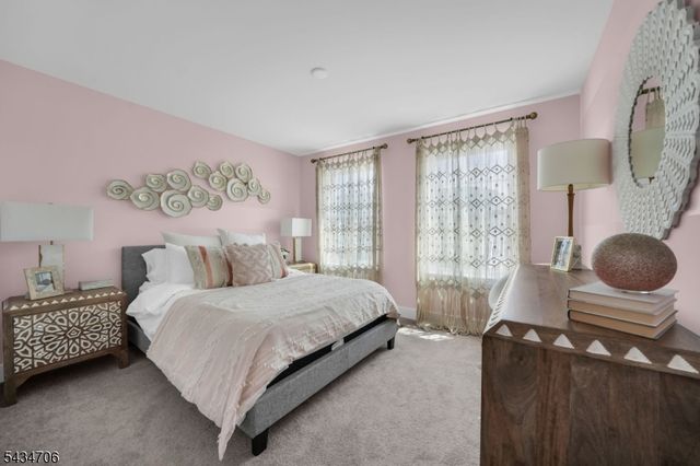 2 Doherty Way, Morris Plains Boro, NJ 07950