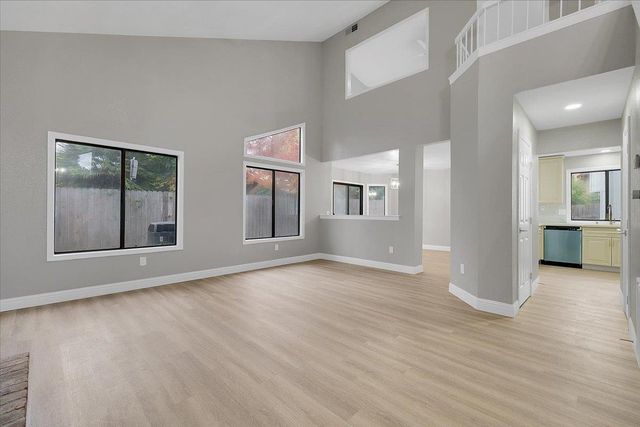 14 Eduardo Ct, Sacramento, CA 95831