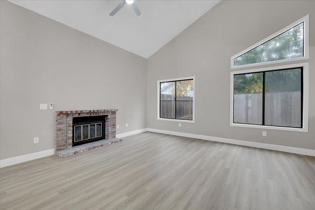 14 Eduardo Ct, Sacramento, CA 95831