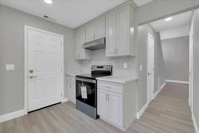 14 Eduardo Ct, Sacramento, CA 95831