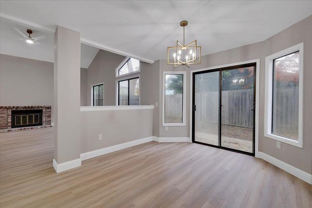 14 Eduardo Ct, Sacramento, CA 95831