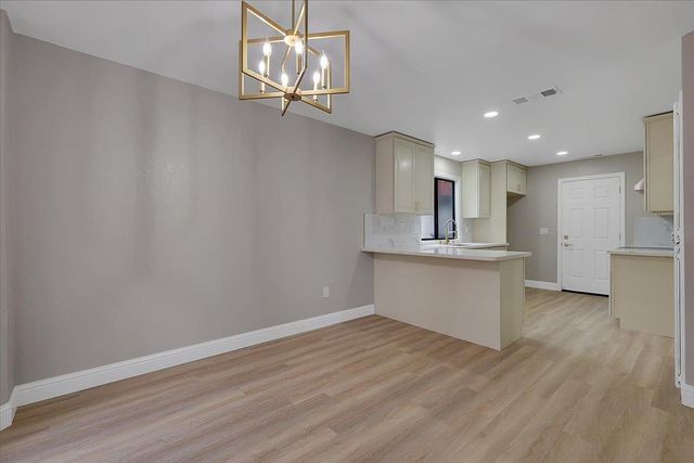 14 Eduardo Ct, Sacramento, CA 95831