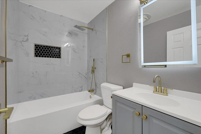 14 Eduardo Ct, Sacramento, CA 95831