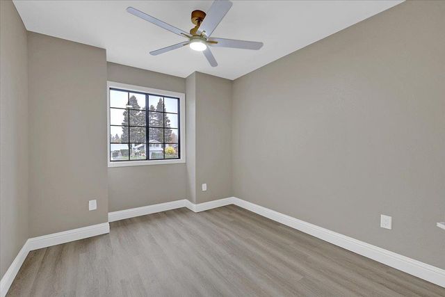 14 Eduardo Ct, Sacramento, CA 95831