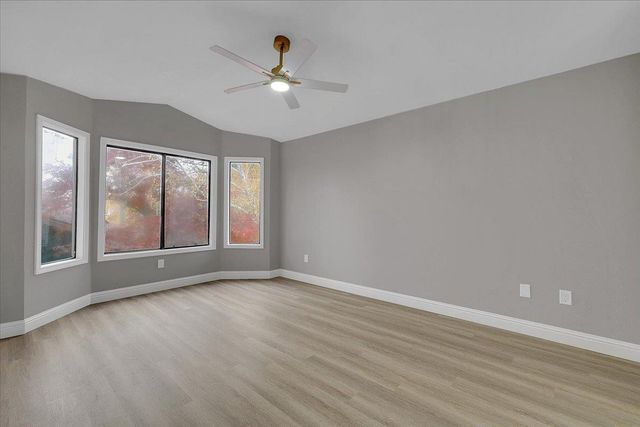 14 Eduardo Ct, Sacramento, CA 95831