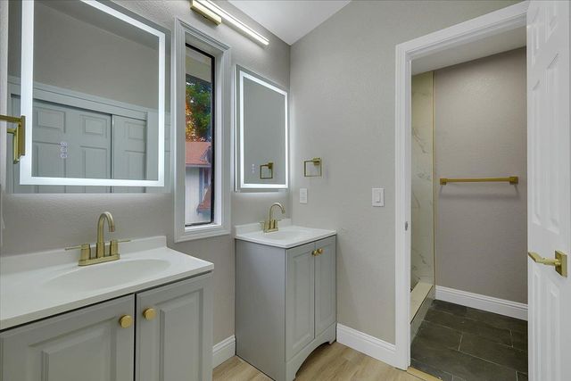 14 Eduardo Ct, Sacramento, CA 95831